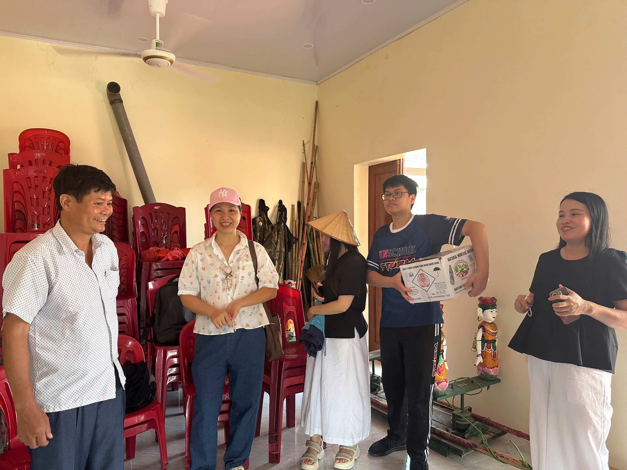 Khung cảnh một buổi biểu diễn tại làng Nhân Hòa, Vĩnh Bảo, Hải Phòng